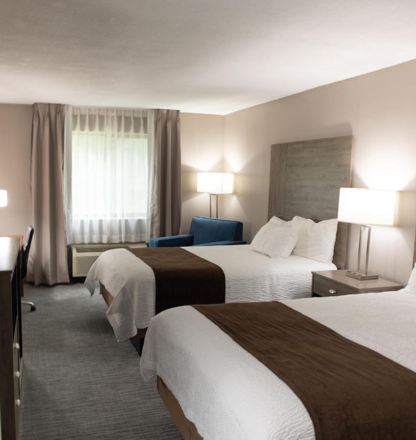 Lomira Inn And Suites Ngoại thất bức ảnh