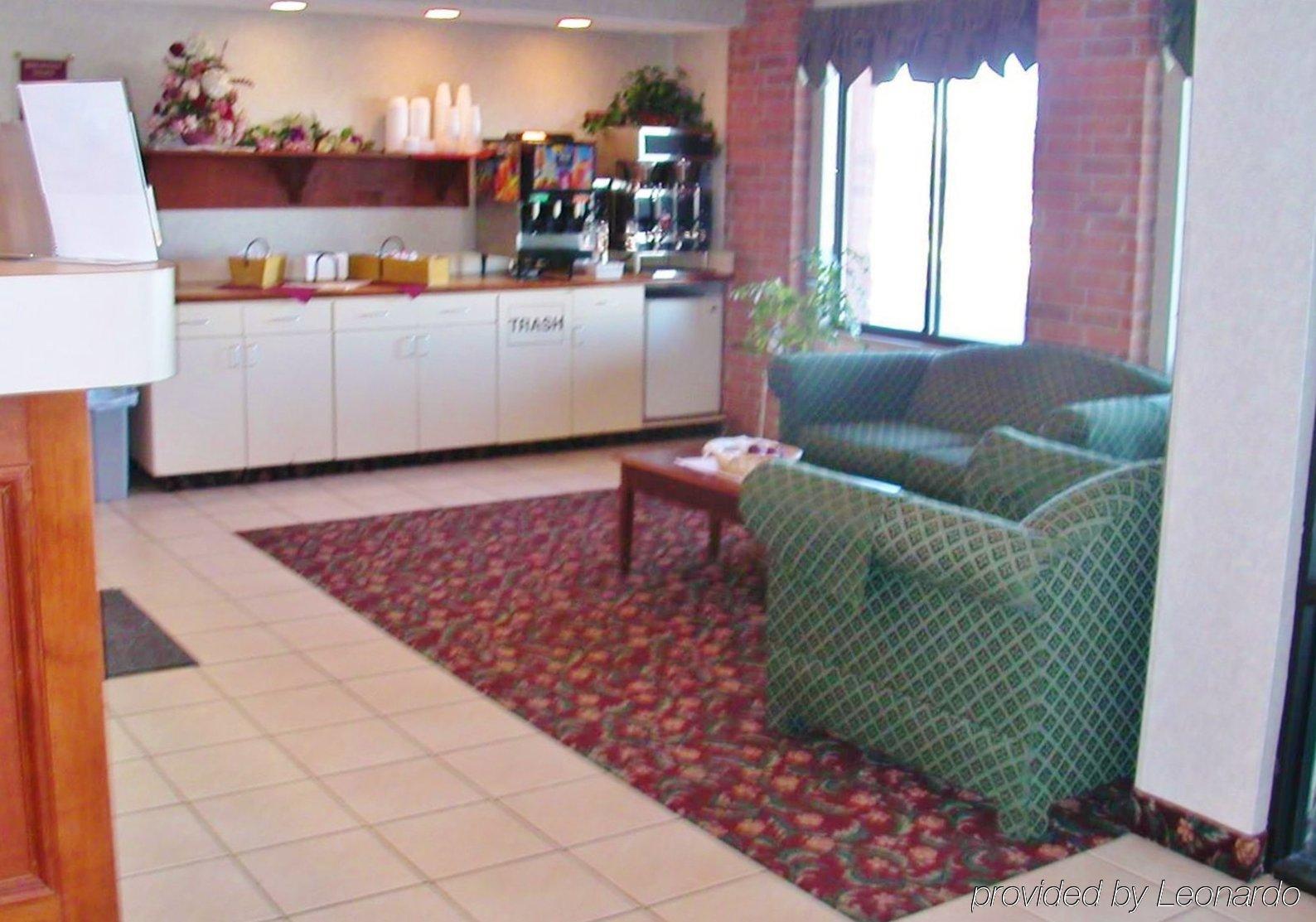 Lomira Inn And Suites Ngoại thất bức ảnh
