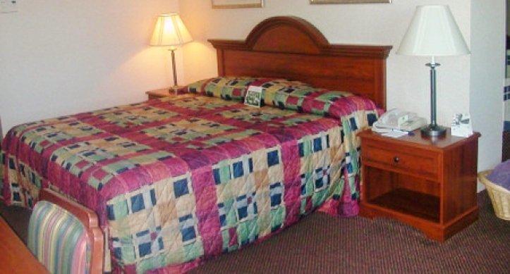 Lomira Inn And Suites Ngoại thất bức ảnh